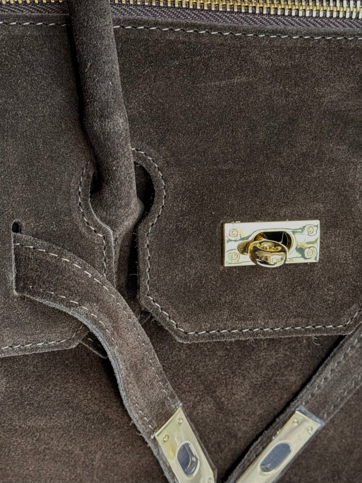 Elegancka torebka shopper z naturalnego zamszu do ręki, wyprodukowana we Włoszech