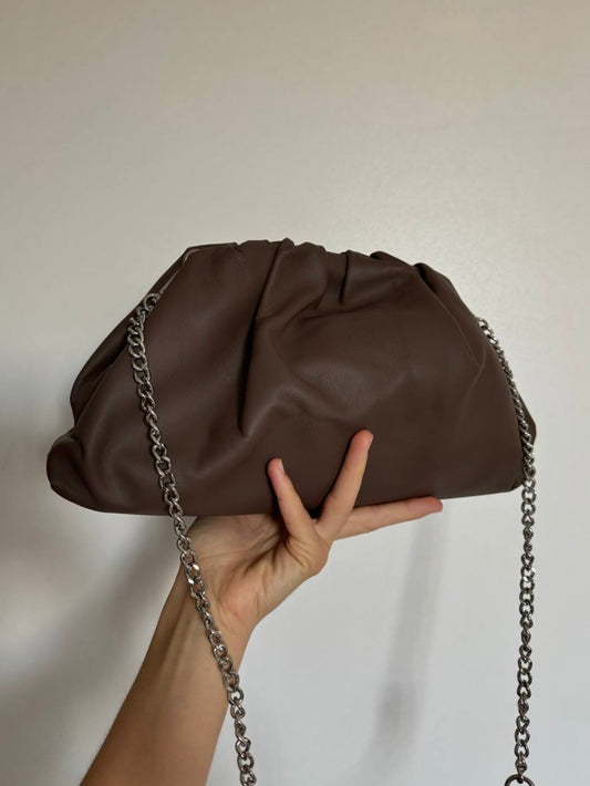 Stylowa Clutch torebka z miękkiej skóry z łańcuszkiem w kolorze taupe scuro, Włochy