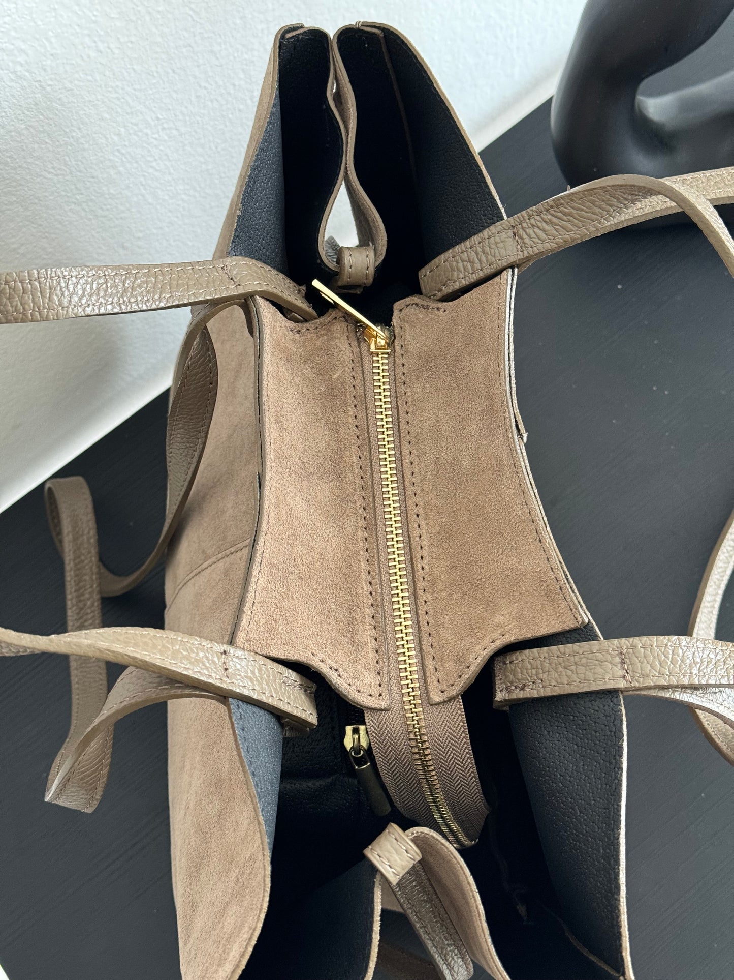 A shopper bag made of natural suede in a fashionable color, Italy