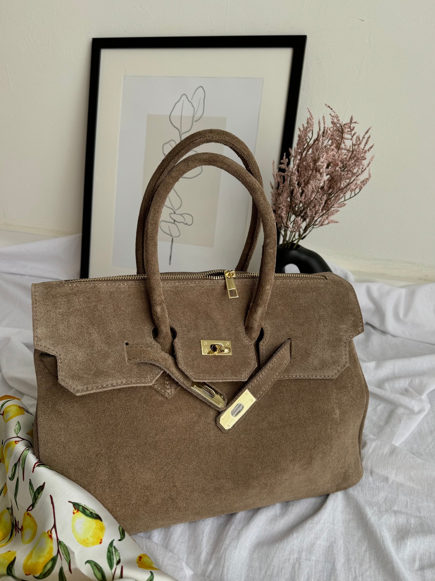 Elegancka torebka shopper z naturalnego zamszu do ręki, wyprodukowana we Włoszech