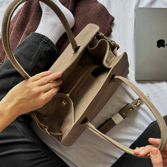 Elegancka torebka zamszowa do ręki lub na ramię, Włochy