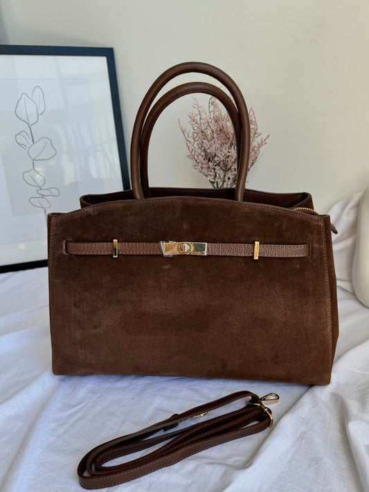 Torebka zamszowo-skórzana – włoska elegancja w odcieniu taupe