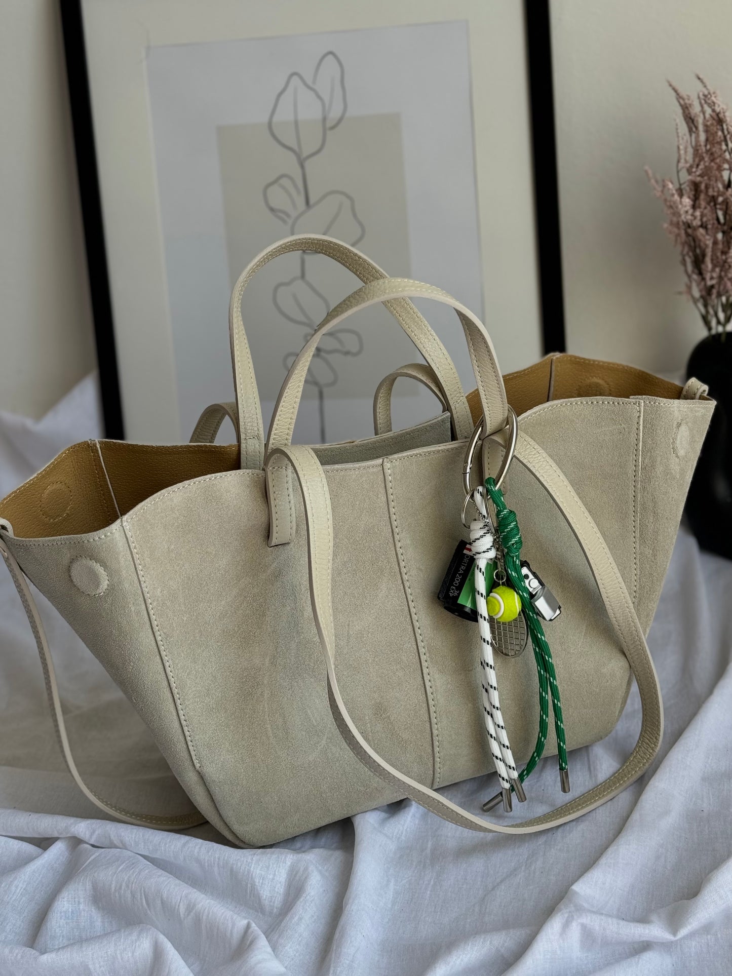 A shopper bag made of natural suede in a fashionable color, Italy