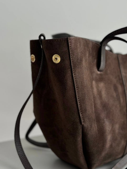 Stylowa torebka z naturalnego zamszu z Włoch w czekoladowym kolorze