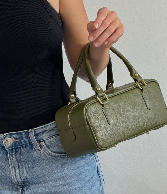 Włoska torebka Baguette skórzana do ręki - stylowy minimalizm w odcieniu khaki