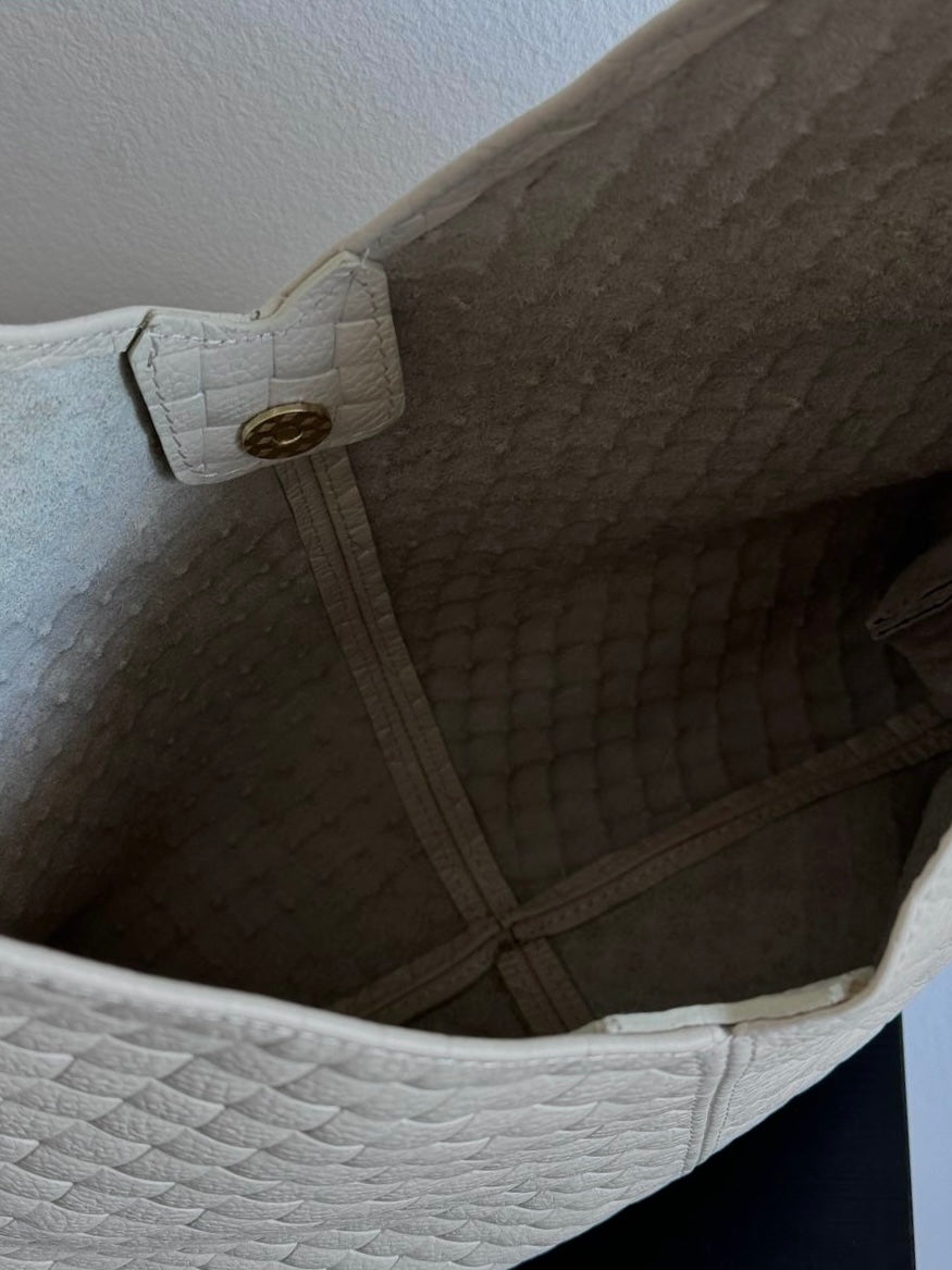 Shopper z plecionej skóry naturalnej z kosmetyczką – Made in Italy