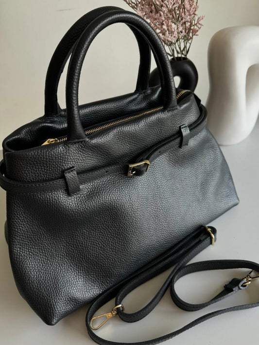 Włoska czarna torebka z naturalnej skóry do ręki lub na ramię