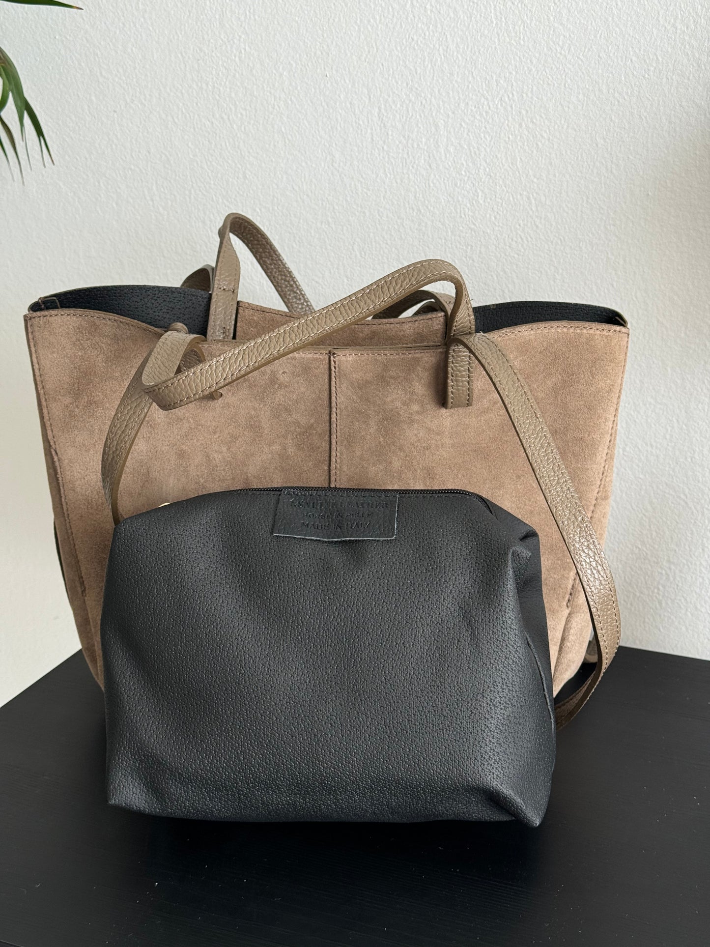 A shopper bag made of natural suede in a fashionable color, Italy