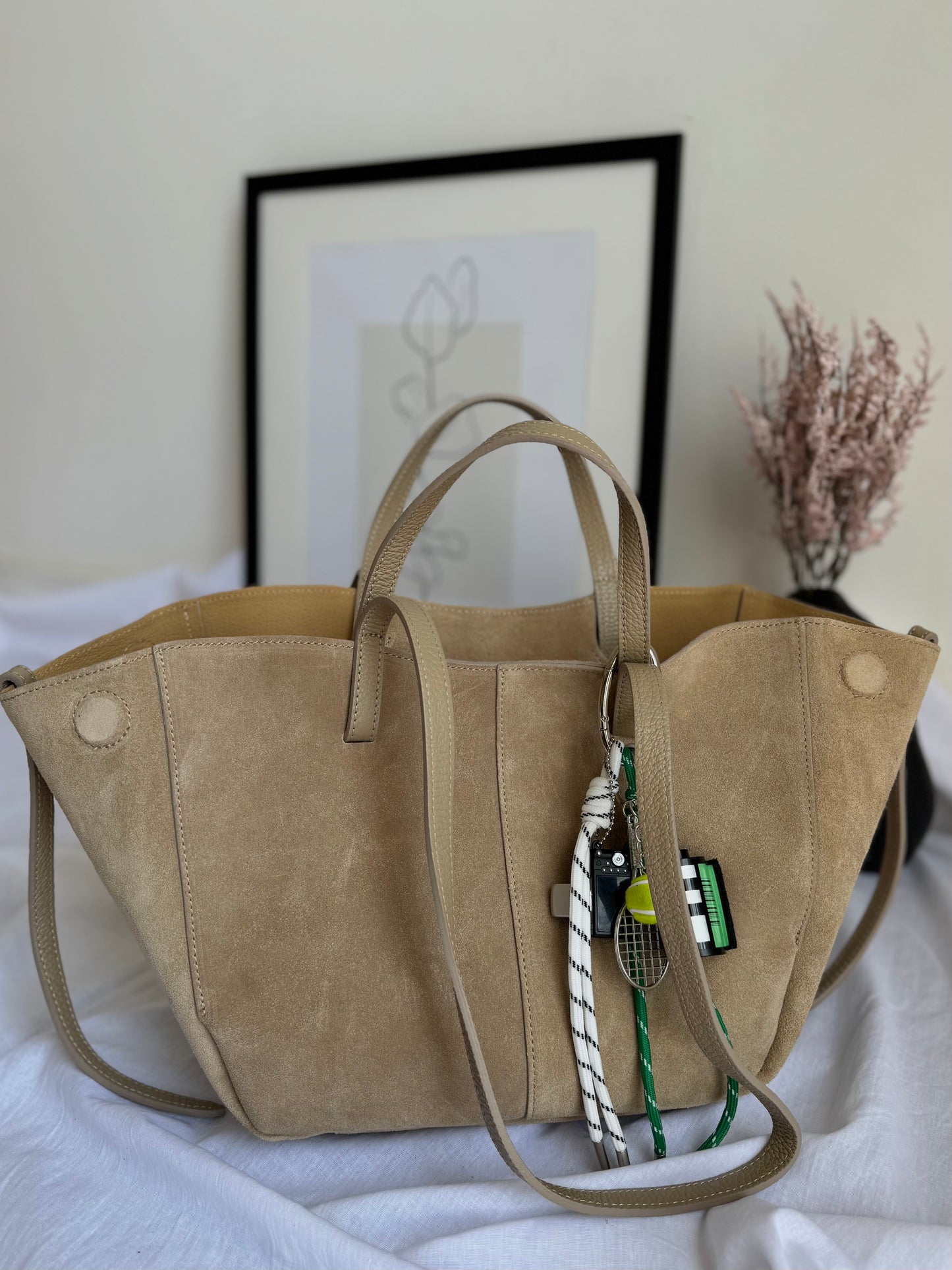A shopper bag made of natural suede in a fashionable color, Italy