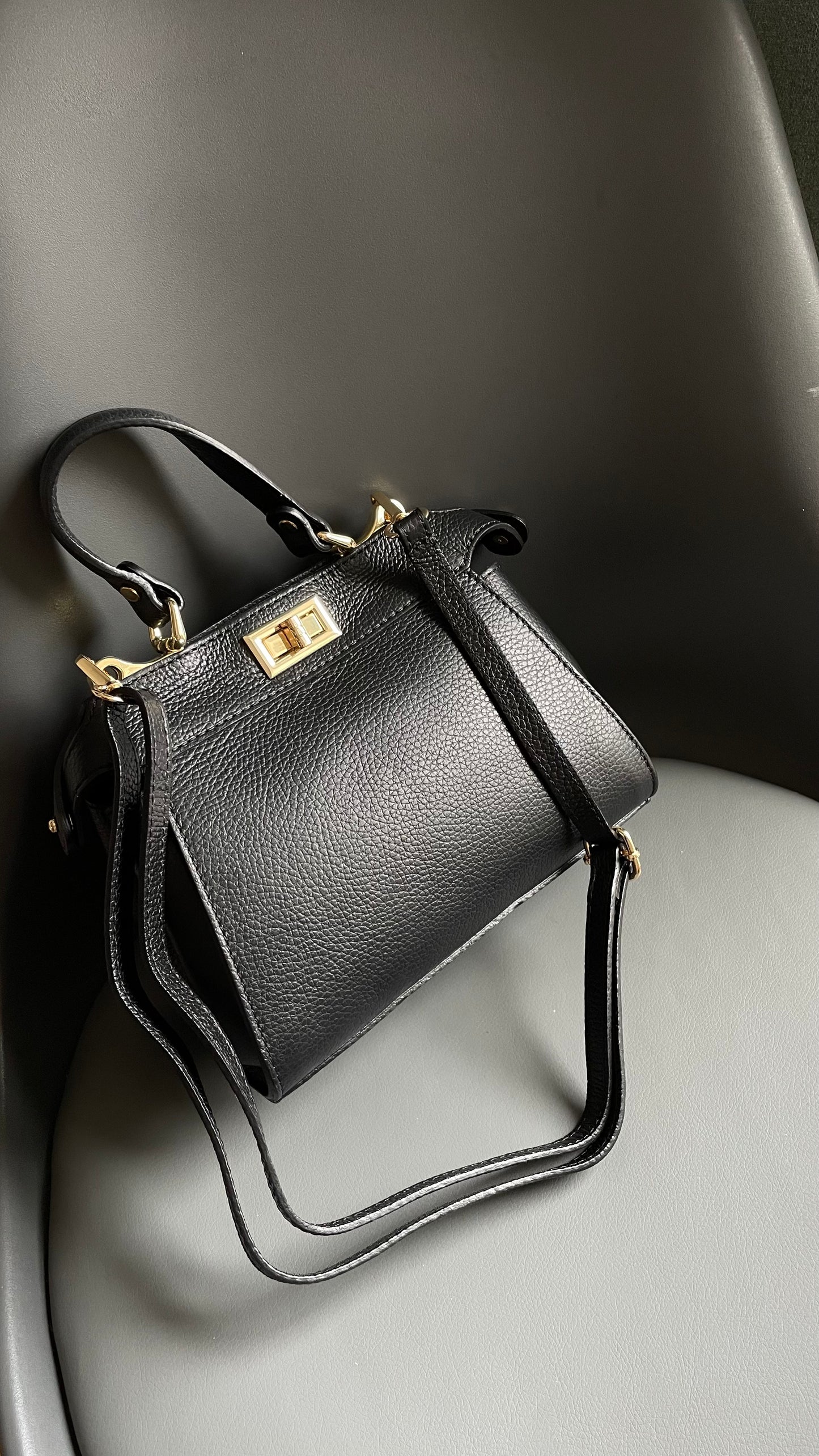 Torebka Crossbody czarna z naturalnej skóry, Włochy