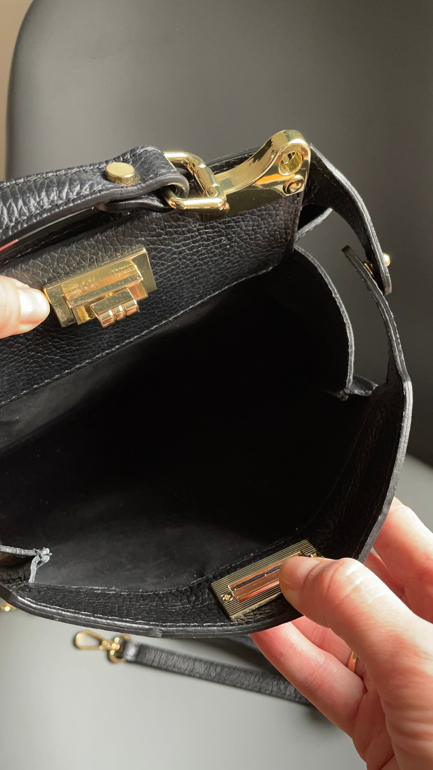Torebka Crossbody czarna z naturalnej skóry, Włochy