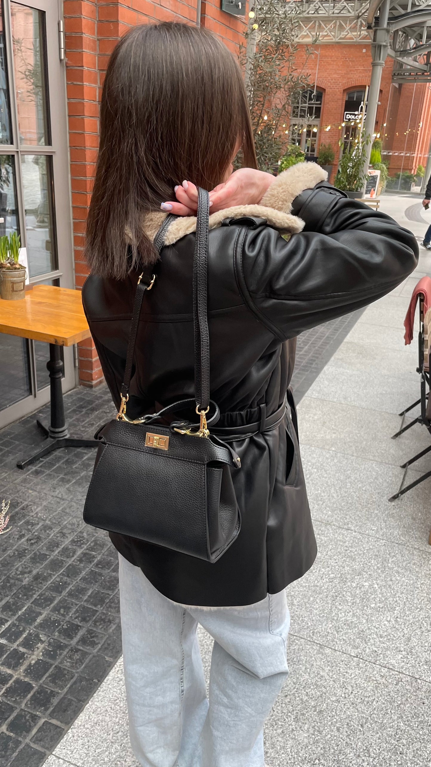 Torebka Crossbody czarna z naturalnej skóry, Włochy
