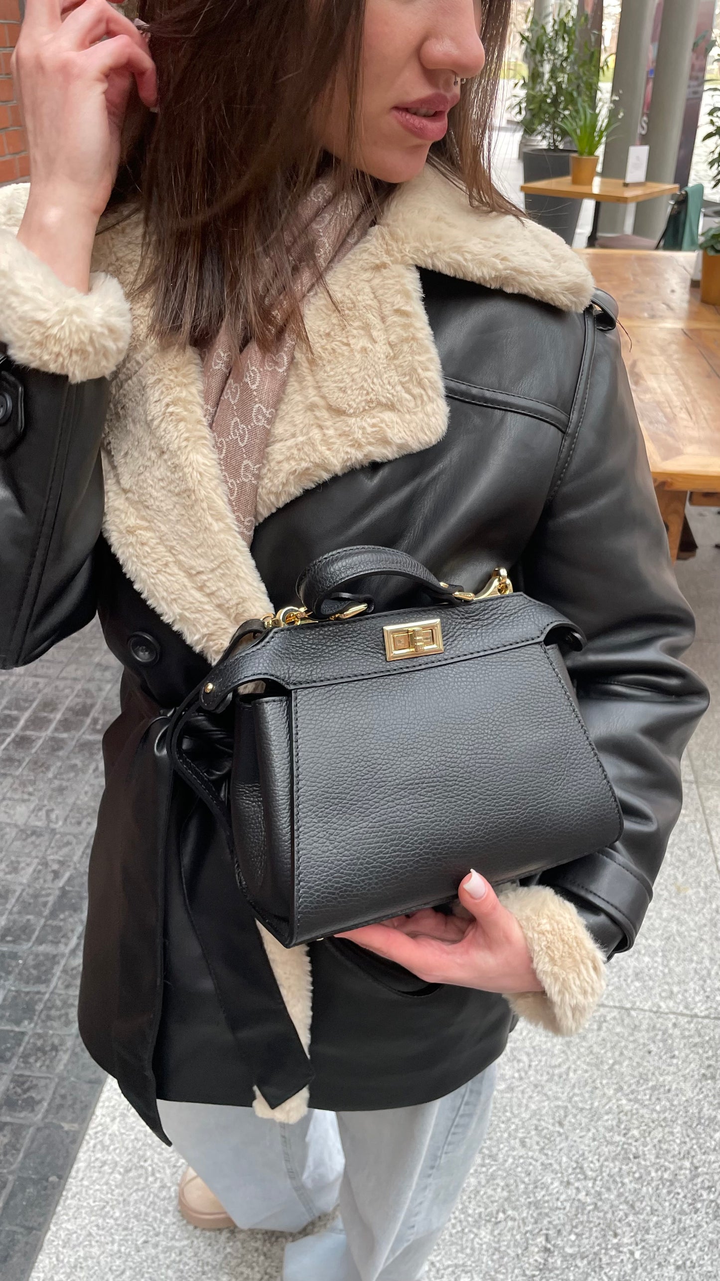 Torebka Crossbody czarna z naturalnej skóry, Włochy