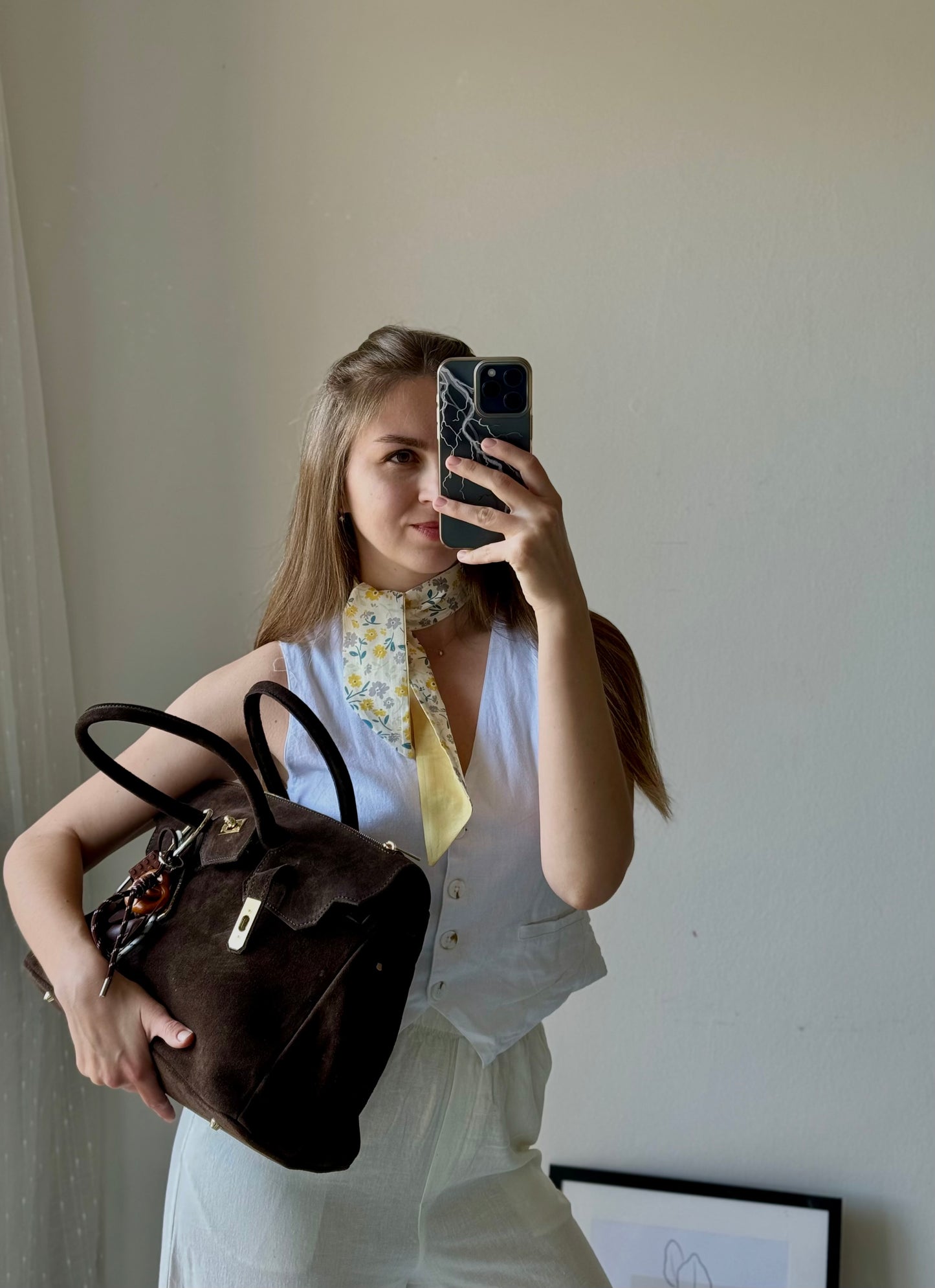 Elegancka torebka shopper z naturalnego zamszu do ręki, wyprodukowana we Włoszech