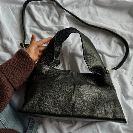 Włoska czarna Shopper torebka skórzana -kompaktowa elegancja na co dzień