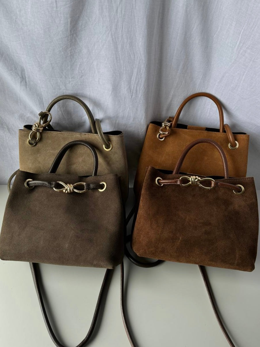 Elegancka torebka bucket bag z naturalnego zamszu, Włochy