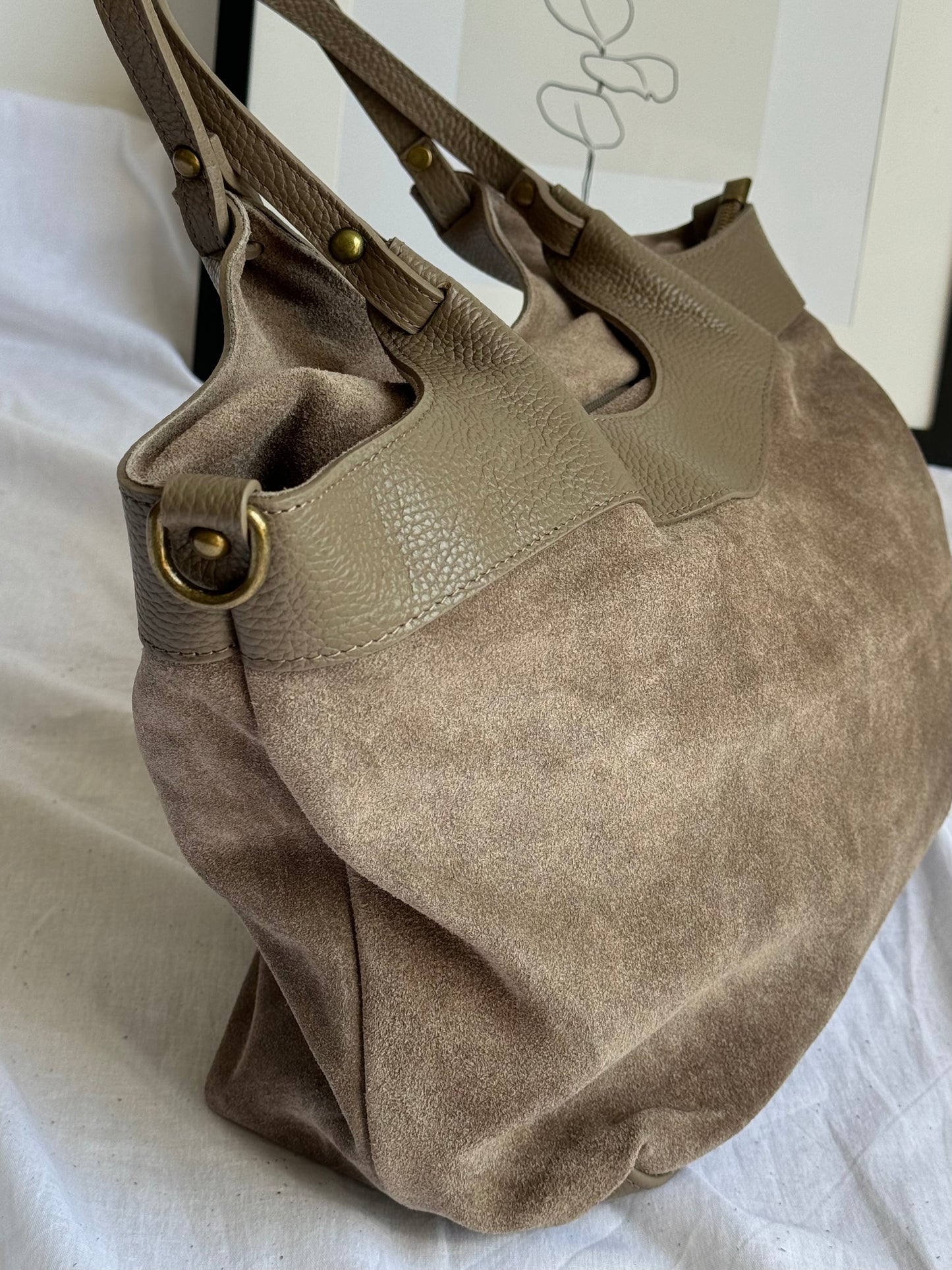 Elegancka torebka tote z naturalnego zamszu, Włochy