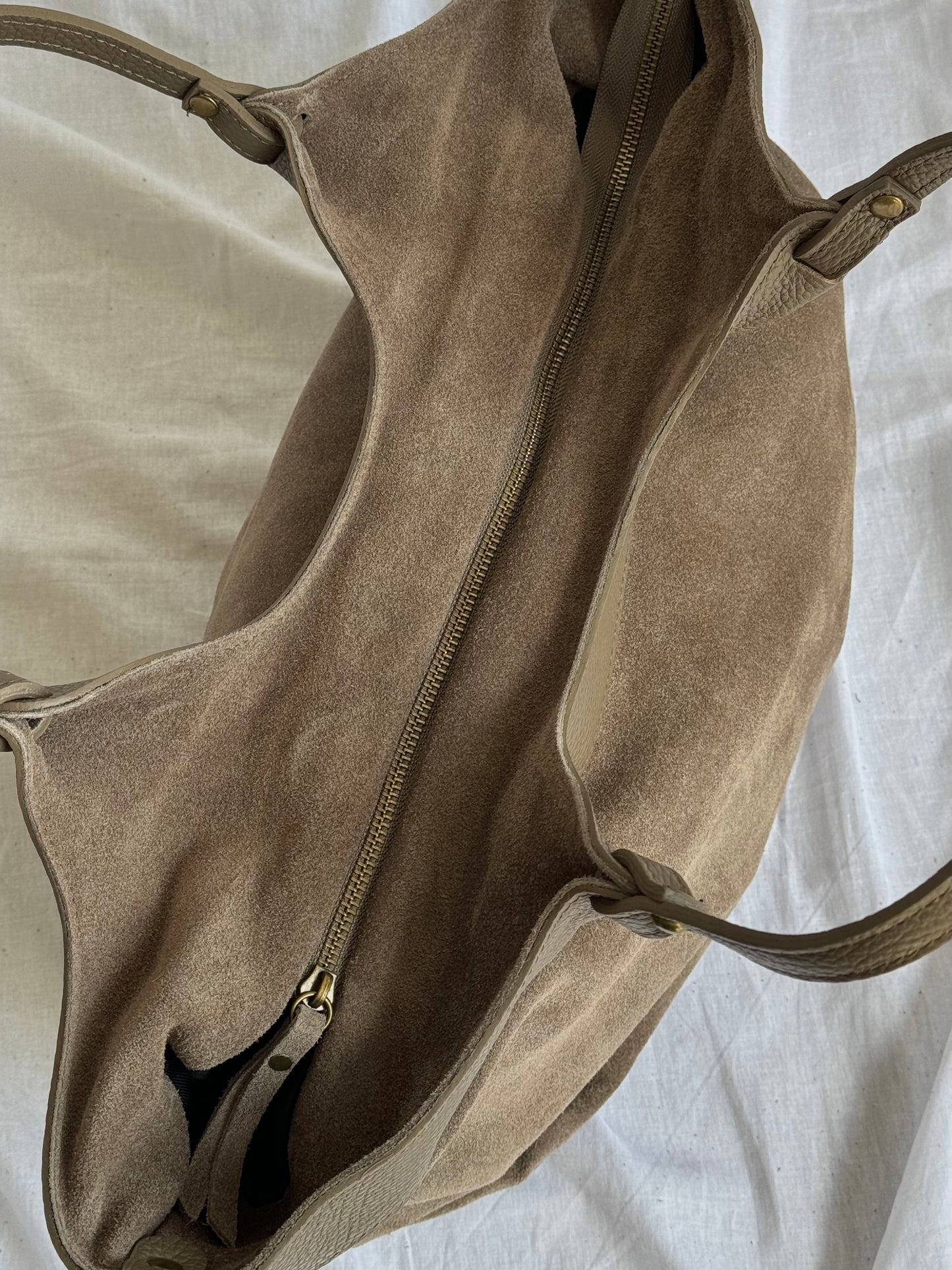 Elegancka torebka tote z naturalnego zamszu, Włochy
