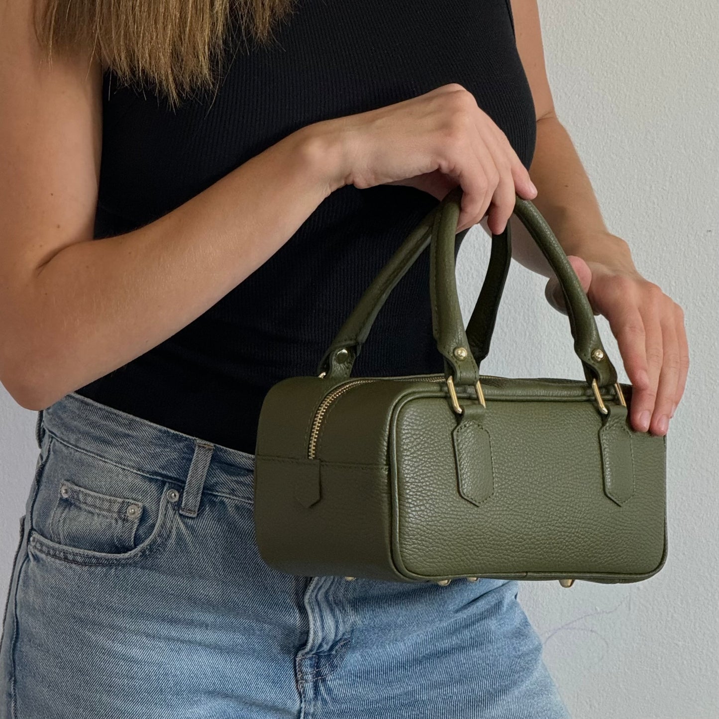 Włoska torebka Baguette skórzana do ręki - stylowy minimalizm w odcieniu khaki