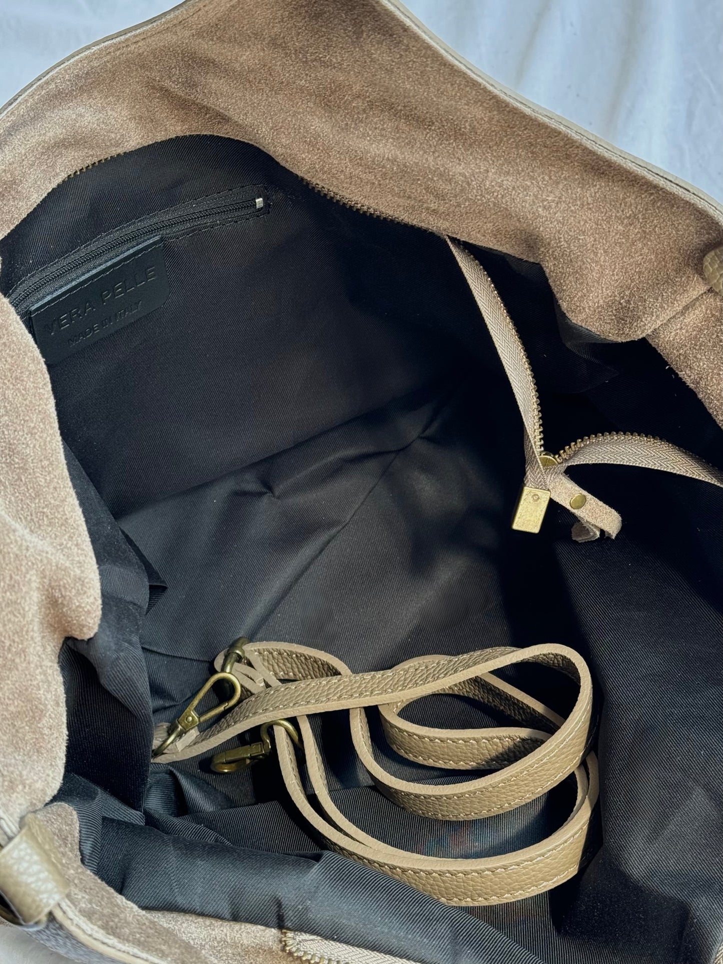 Elegancka torebka tote z naturalnego zamszu, Włochy