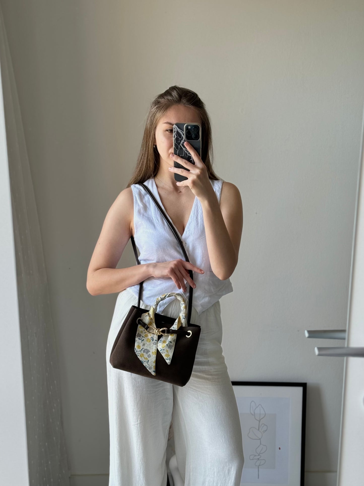 Elegancka torebka bucket bag z naturalnego zamszu, Włochy