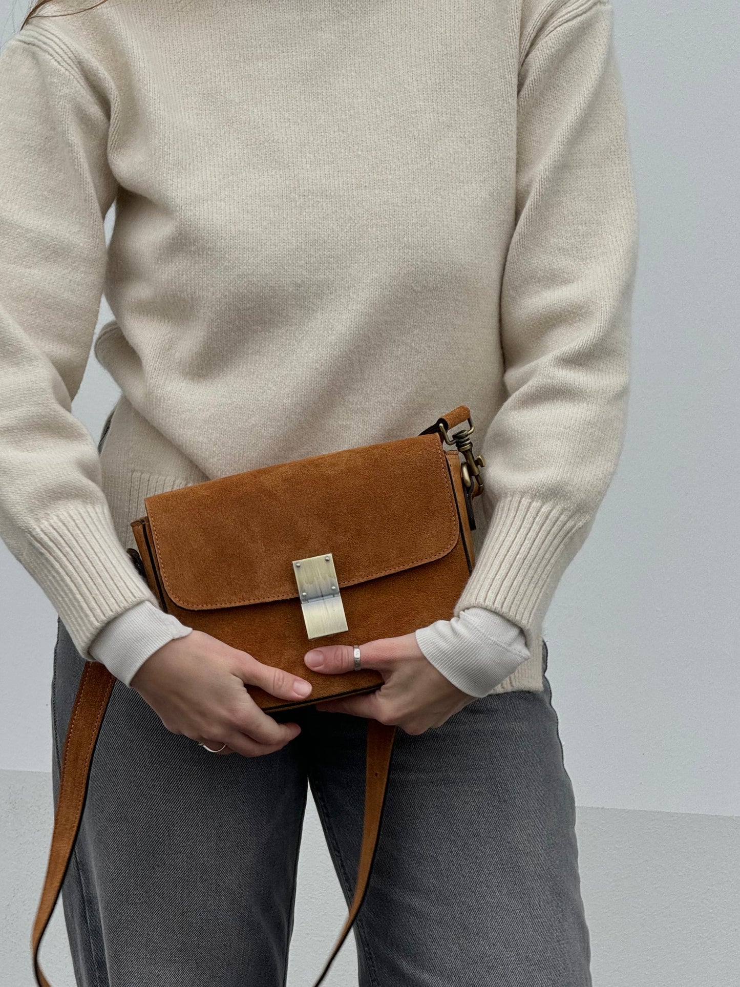 Torebka Crossbody na ramię z naturalnej skóry zamszowej, Włochy
