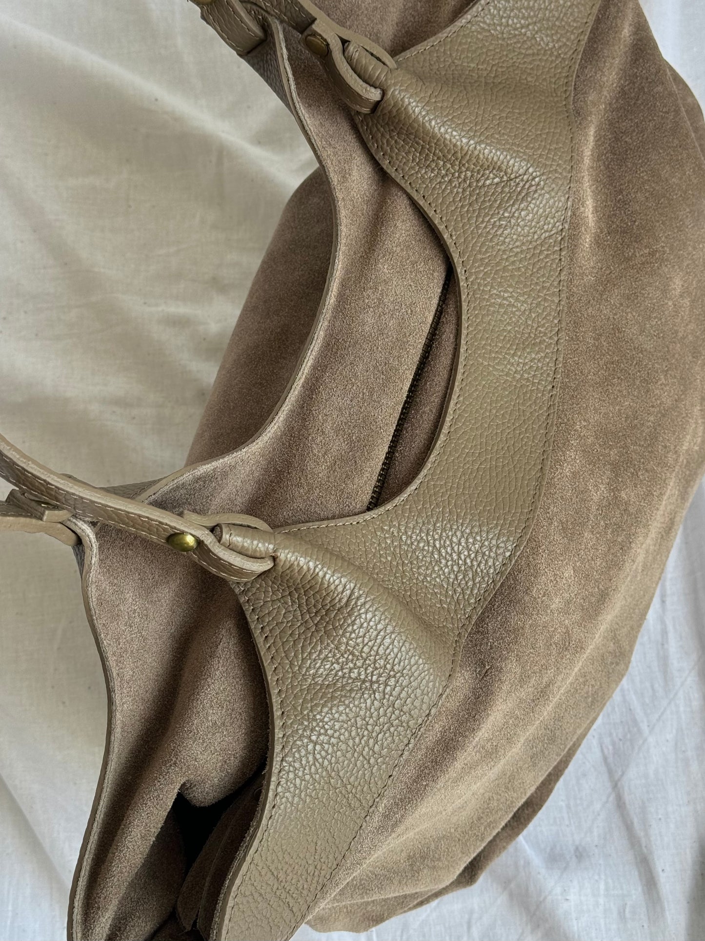 Elegancka torebka tote z naturalnego zamszu, Włochy