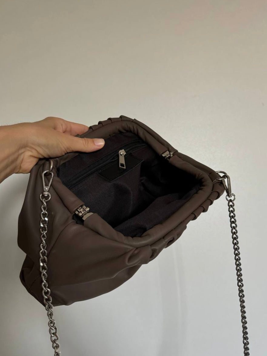 Stylowa Clutch torebka z miękkiej skóry z łańcuszkiem w kolorze taupe scuro, Włochy