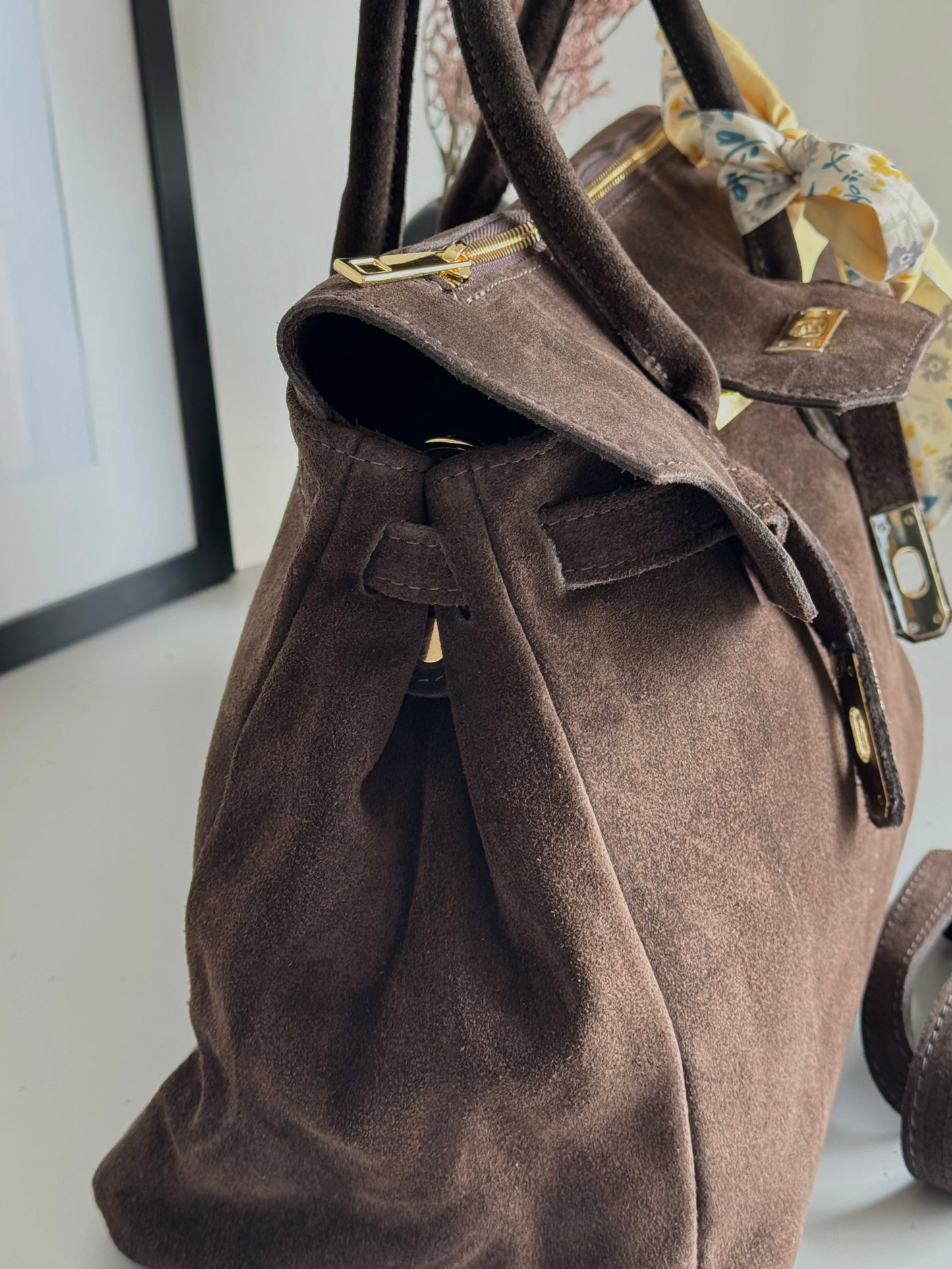 Elegancka torebka shopper z naturalnego zamszu do ręki, wyprodukowana we Włoszech