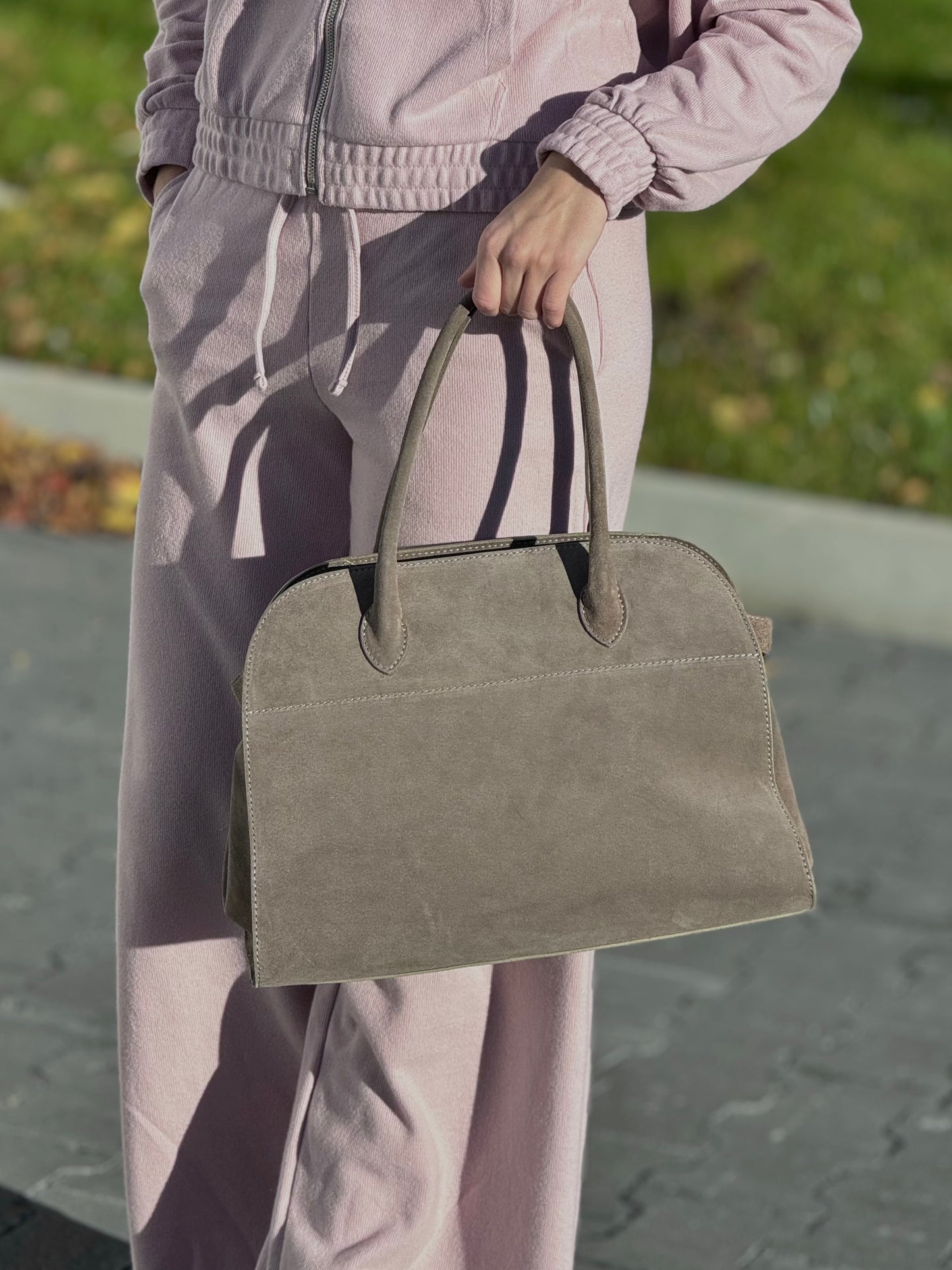 Elegancka torebka zamszowa do ręki lub na ramię, Włochy