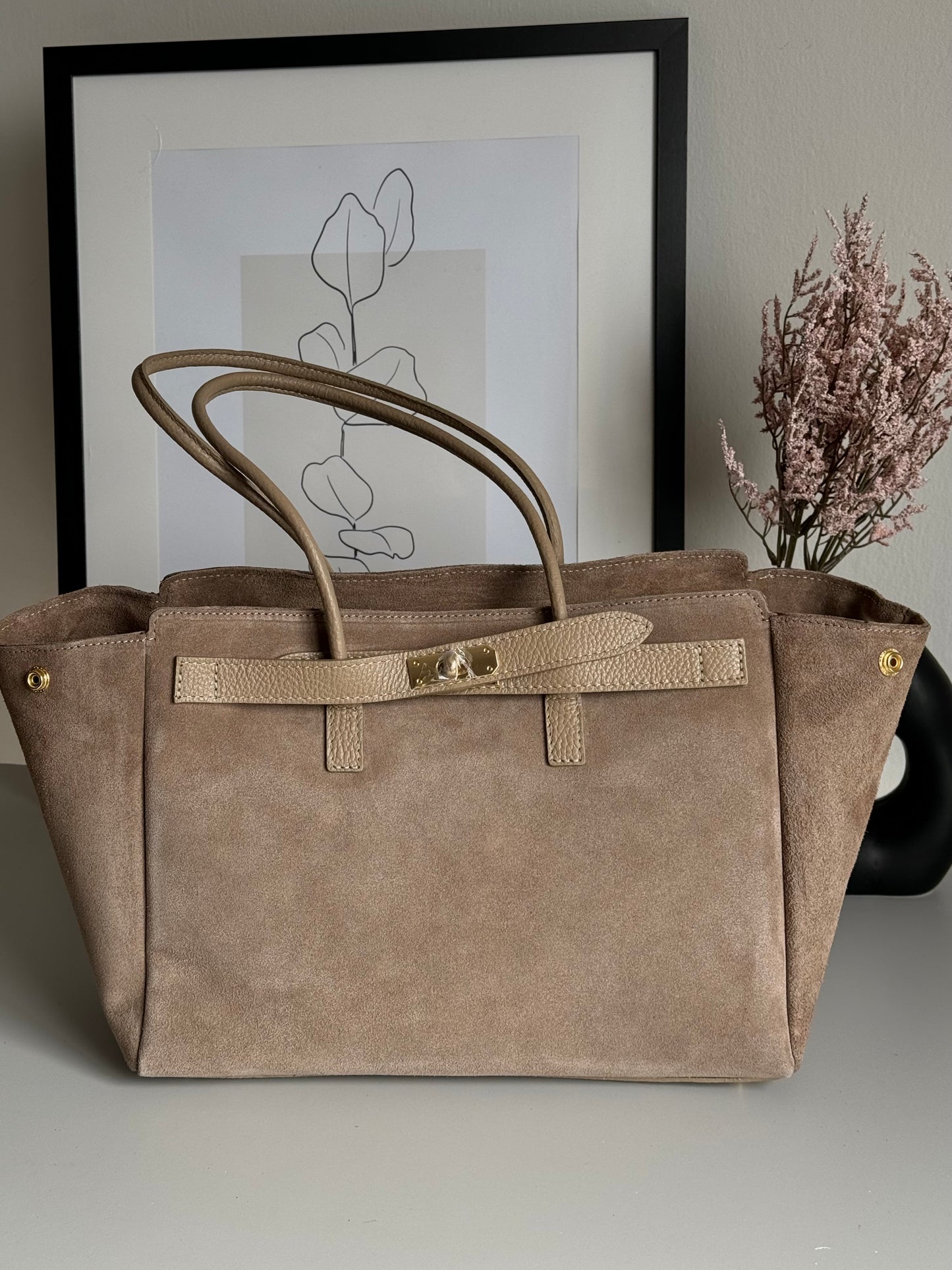 Stylowa torebka shopperka z naturalnego zamszu w modnym kolorze, Włochy