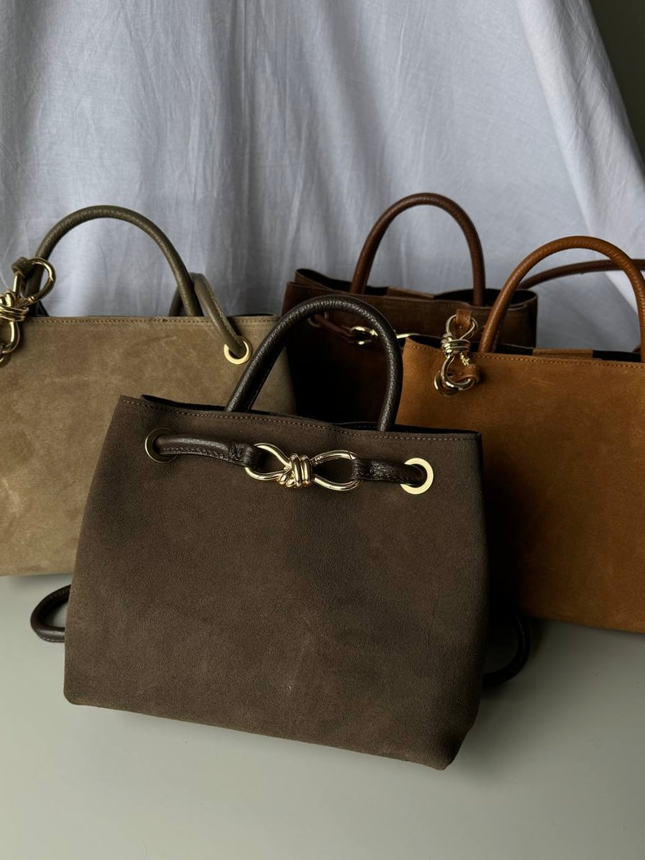 Elegancka torebka bucket bag z naturalnego zamszu, Włochy