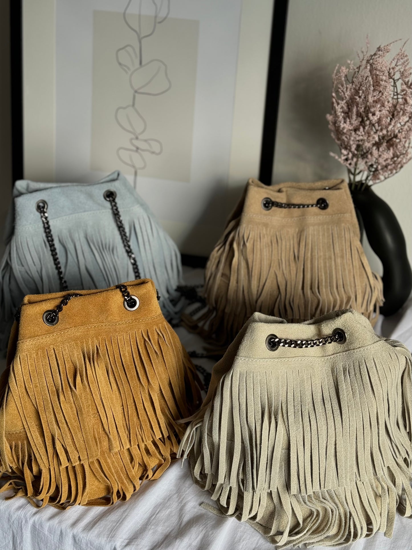 Torebka hobo z naturalnego zamszu z frędzlami, Włochy