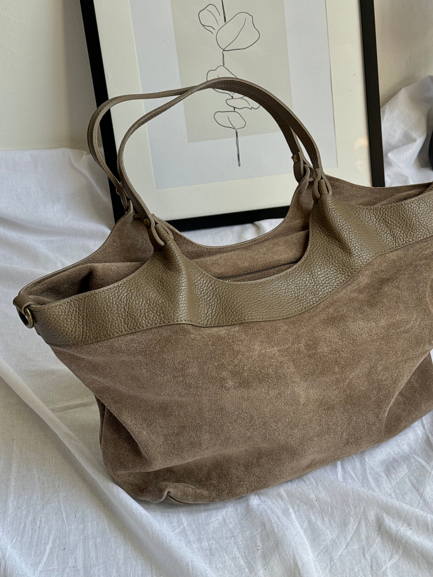 Elegancka torebka tote z naturalnego zamszu, Włochy