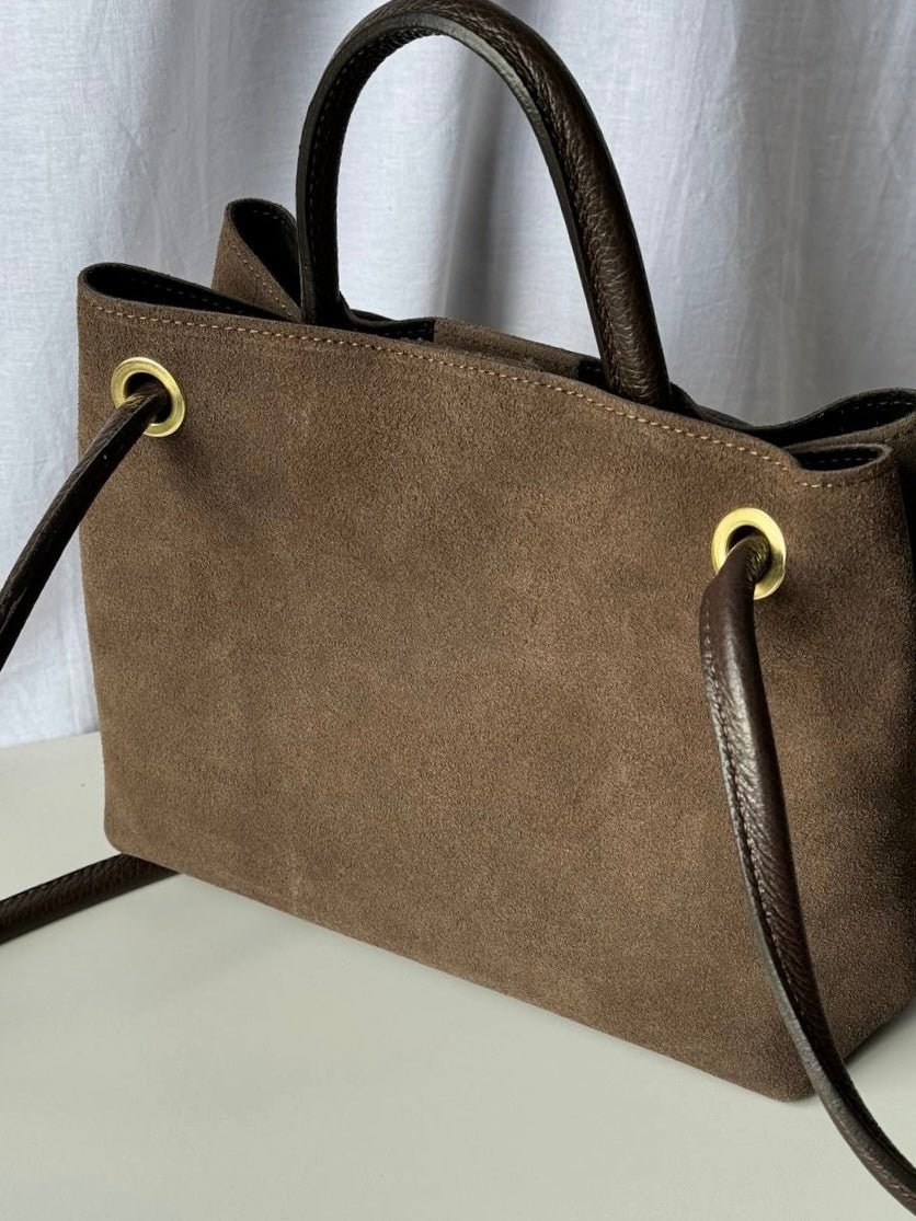 Elegancka torebka bucket bag z naturalnego zamszu, Włochy