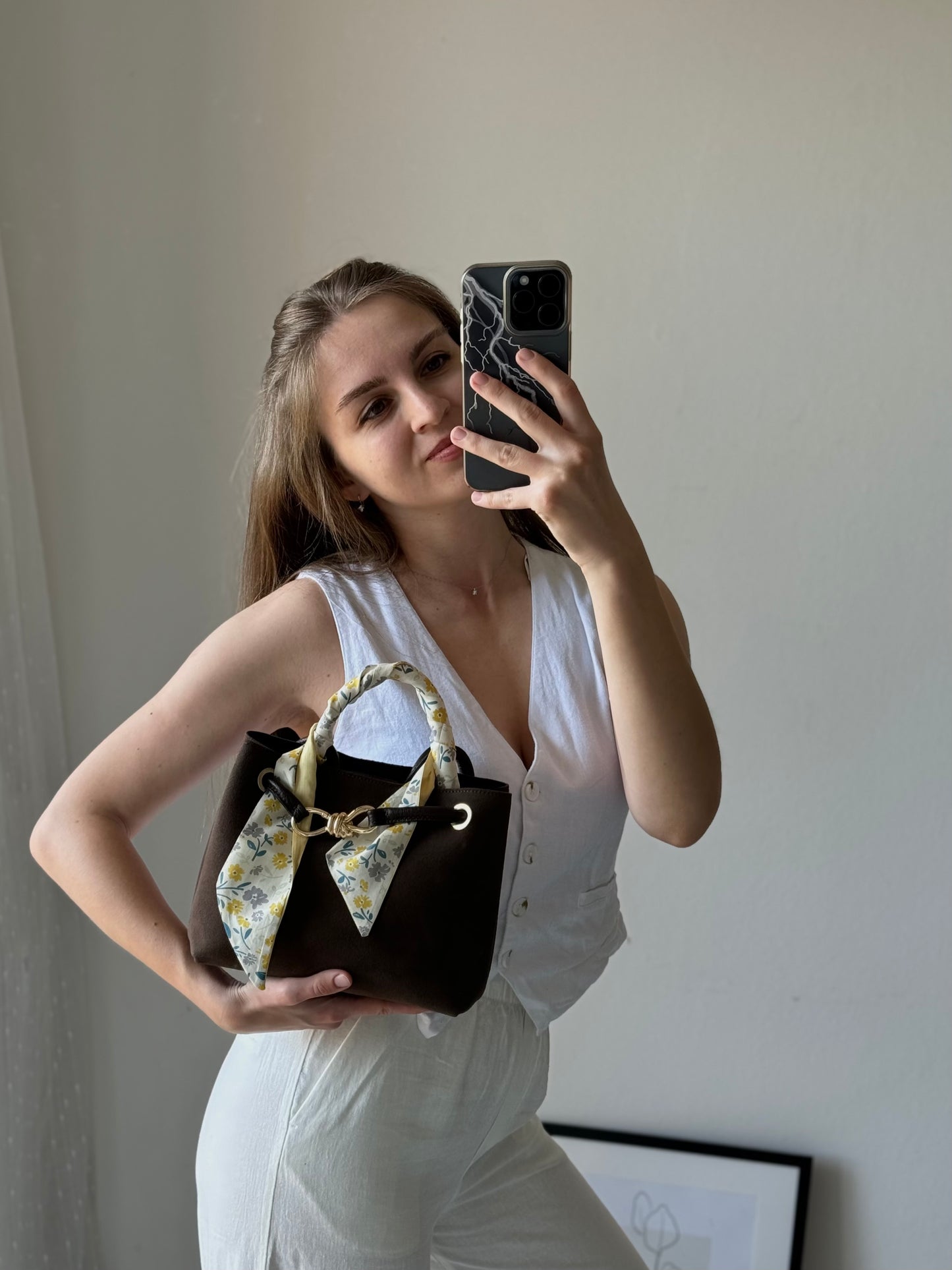 Elegancka torebka bucket bag z naturalnego zamszu, Włochy