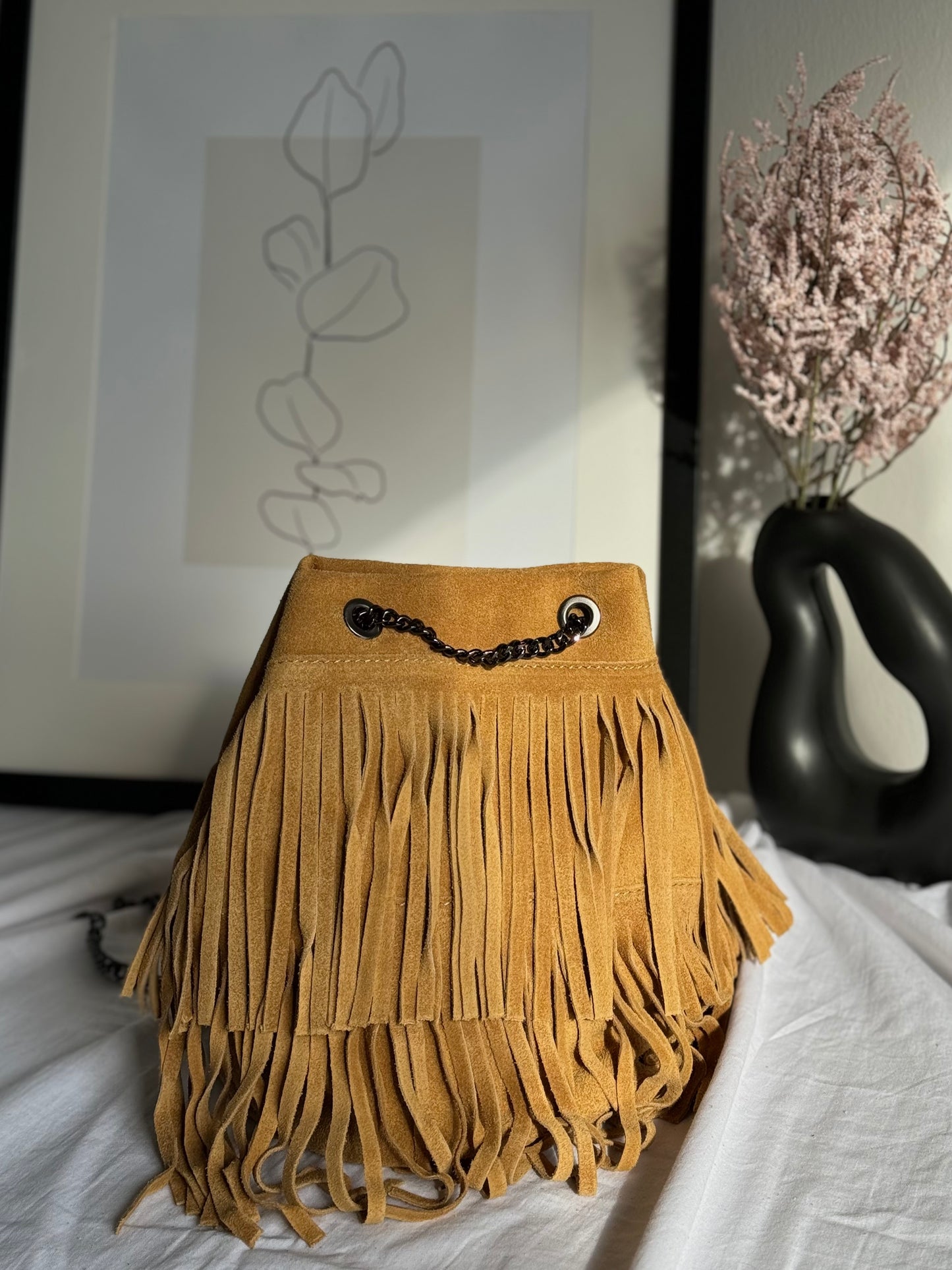 Torebka hobo z naturalnego zamszu z frędzlami, Włochy