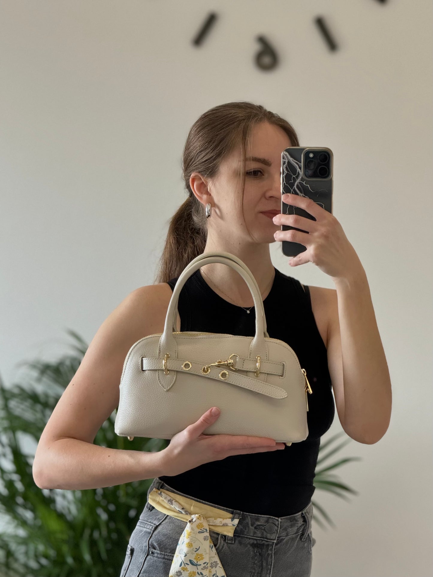 Elegancka torebka kuferkowa w kremowym kolorze z naturalnej skóry, Włochy