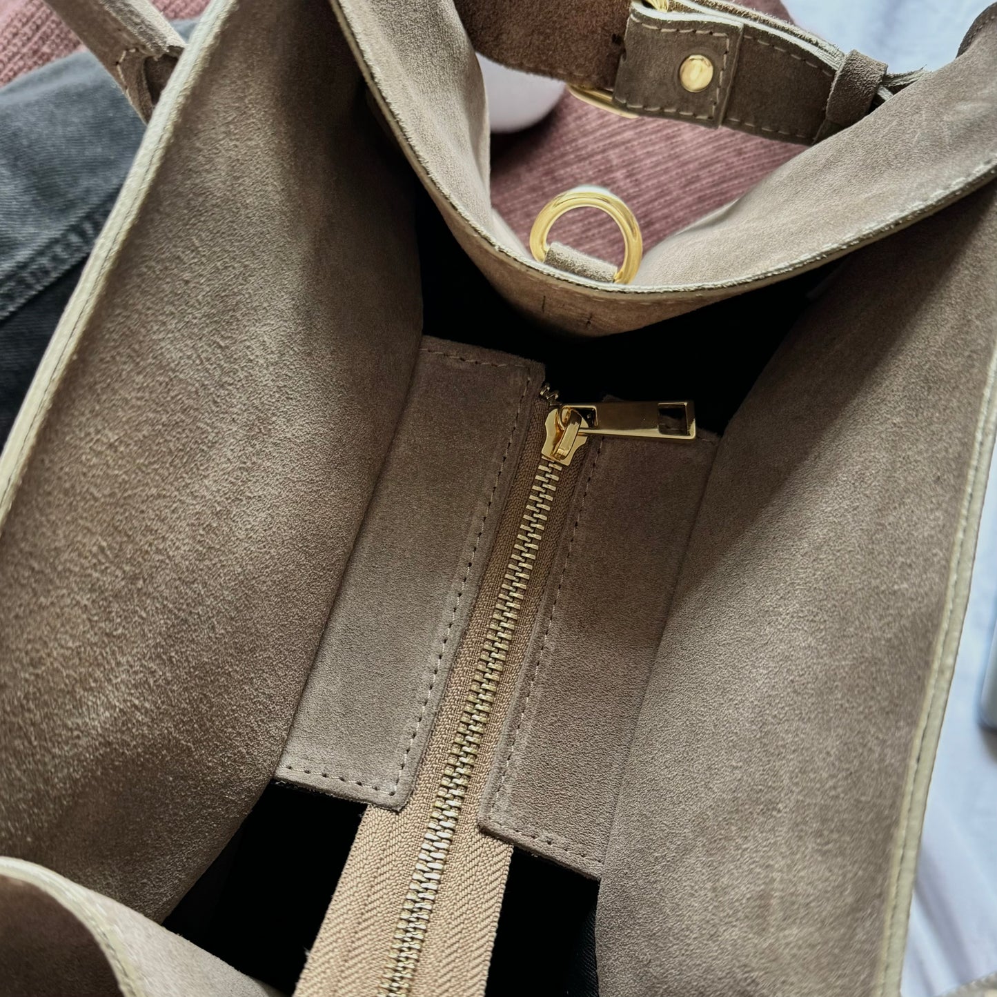 Elegancka torebka zamszowa do ręki lub na ramię, Włochy