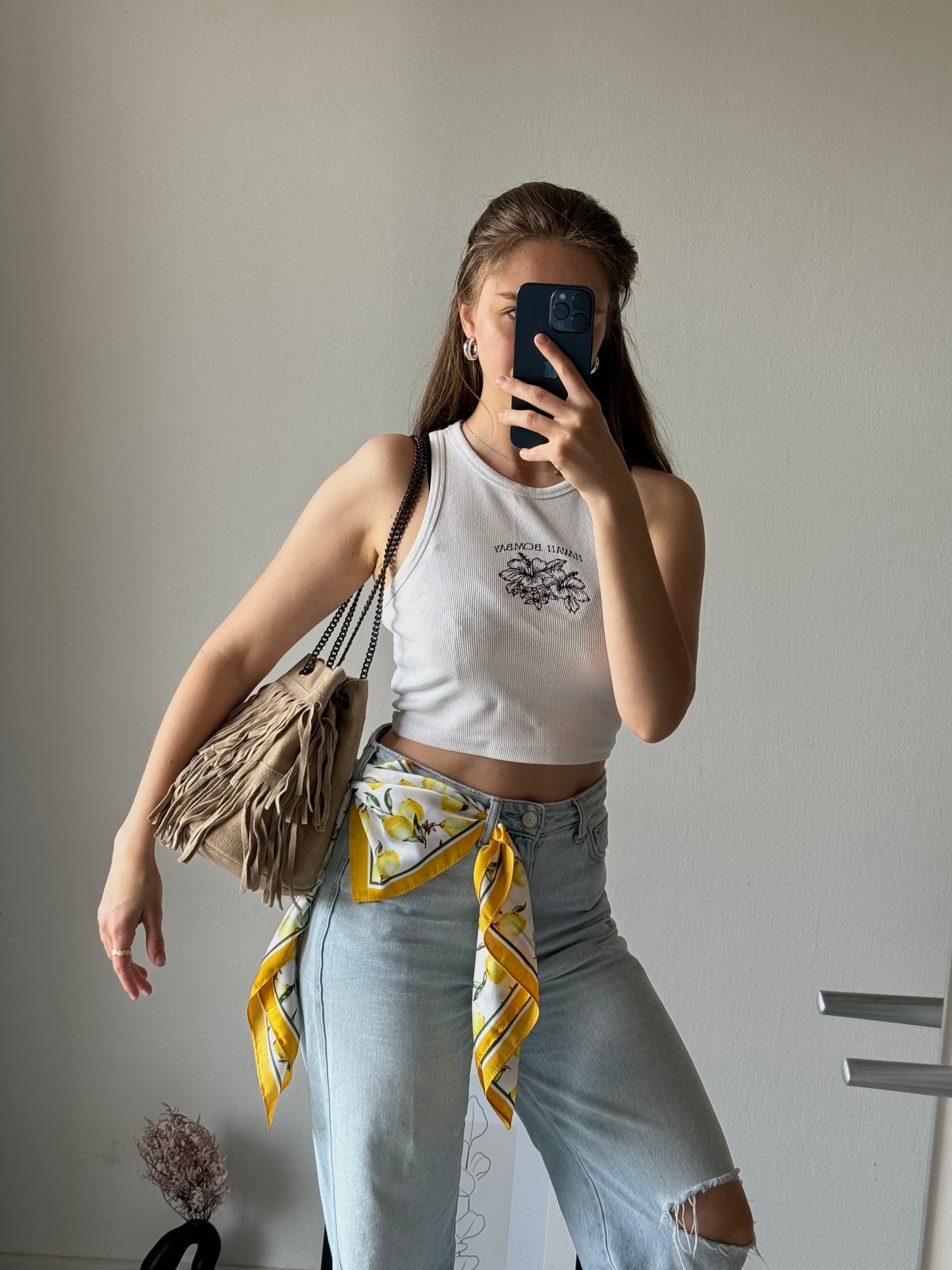 Torebka hobo z naturalnego zamszu z frędzlami, Włochy