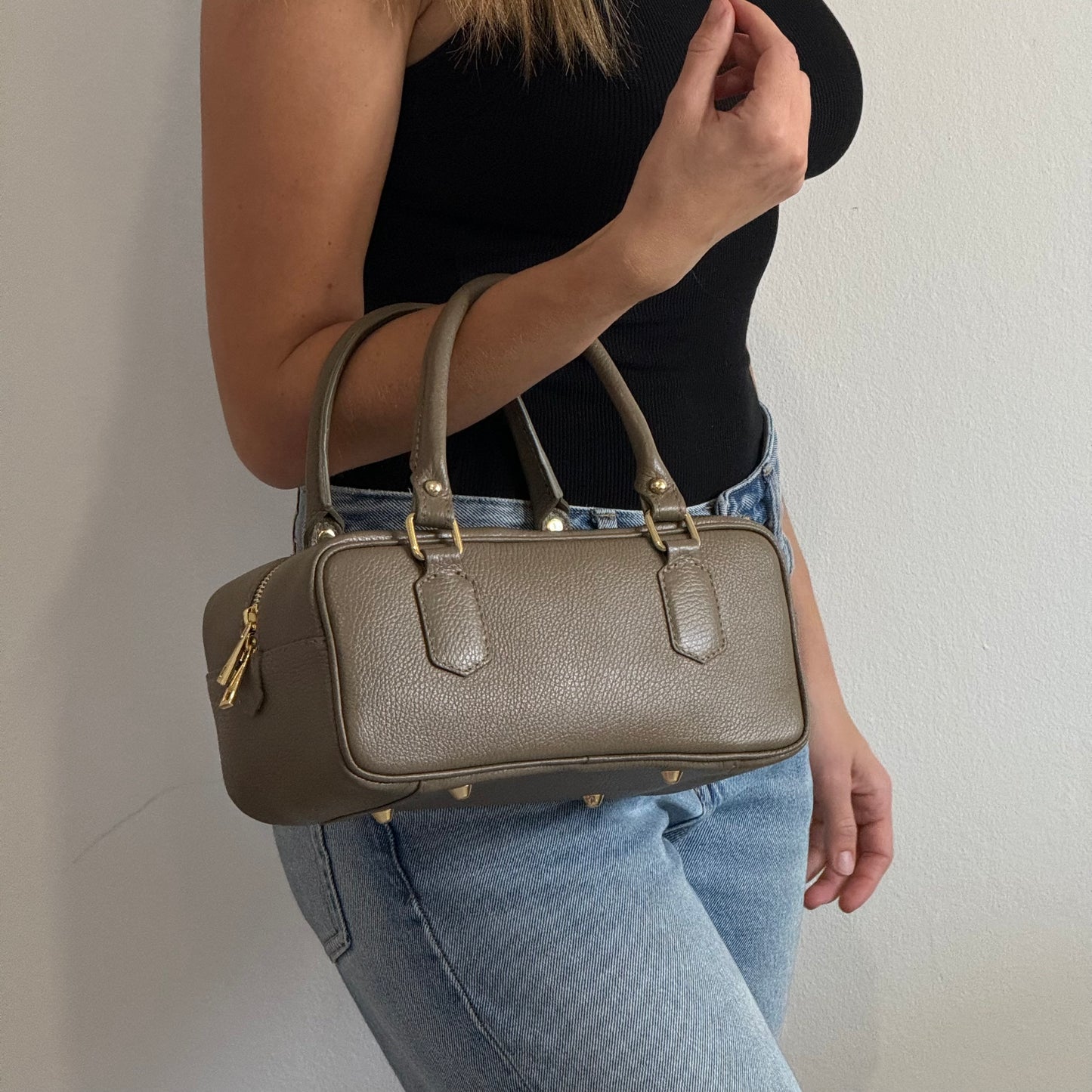 Włoska torebka Baguette skórzana do ręki - stylowy minimalizm w odcieniu khaki