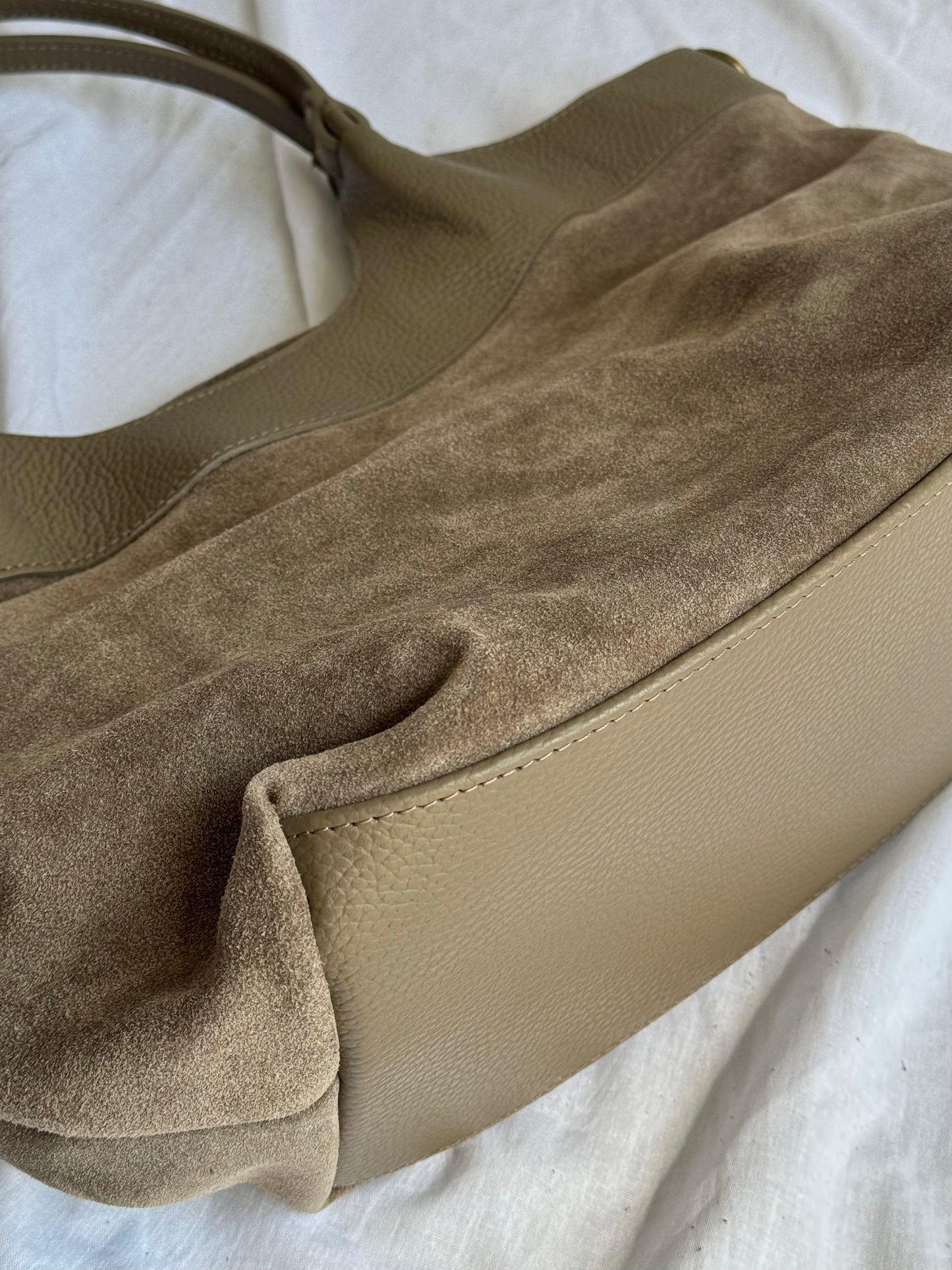 Elegancka torebka tote z naturalnego zamszu, Włochy